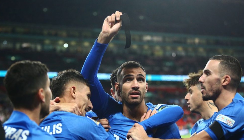 A generic square placeholder image with rounded corners in a figure.