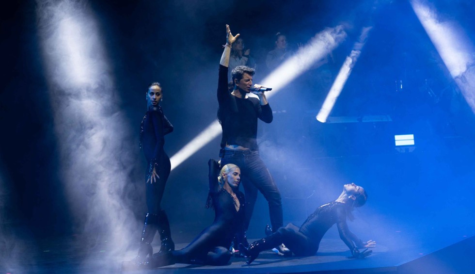 A generic square placeholder image with rounded corners in a figure.