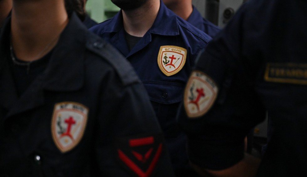 A generic square placeholder image with rounded corners in a figure.