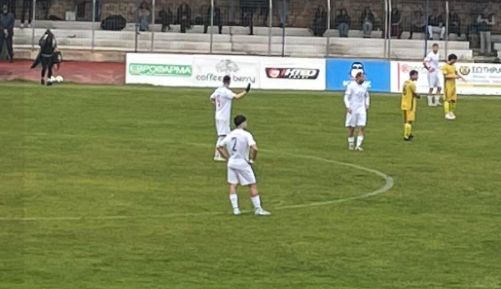 A generic square placeholder image with rounded corners in a figure.