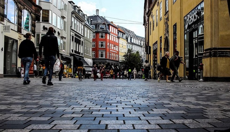 A generic square placeholder image with rounded corners in a figure.