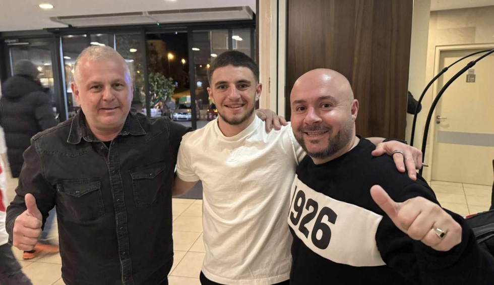 A generic square placeholder image with rounded corners in a figure.