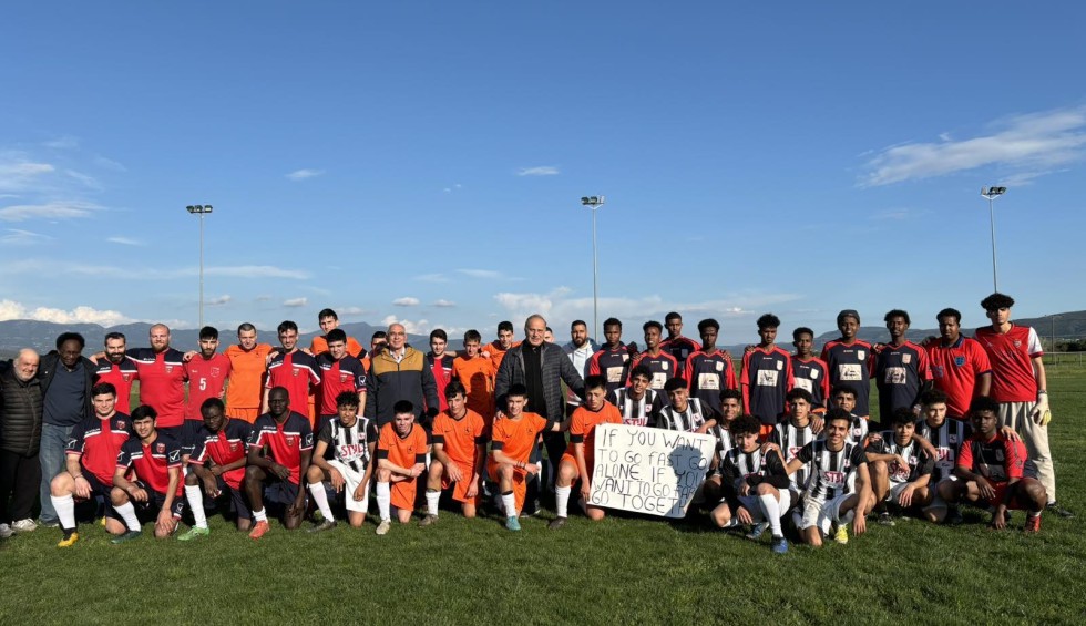 A generic square placeholder image with rounded corners in a figure.