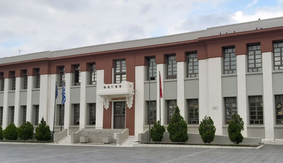 A generic square placeholder image with rounded corners in a figure.