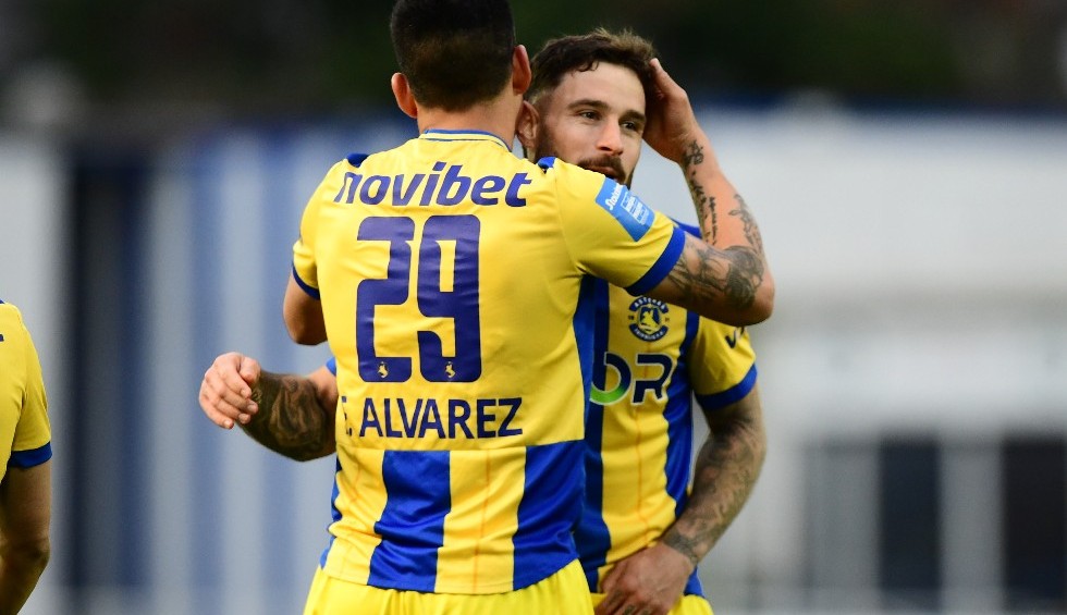 A generic square placeholder image with rounded corners in a figure.