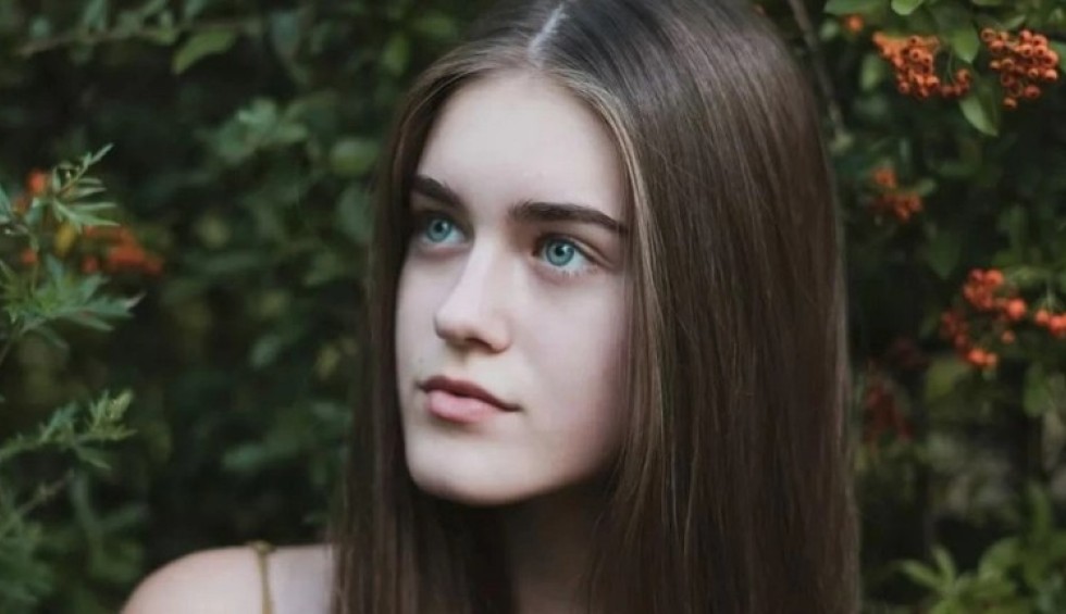 A generic square placeholder image with rounded corners in a figure.