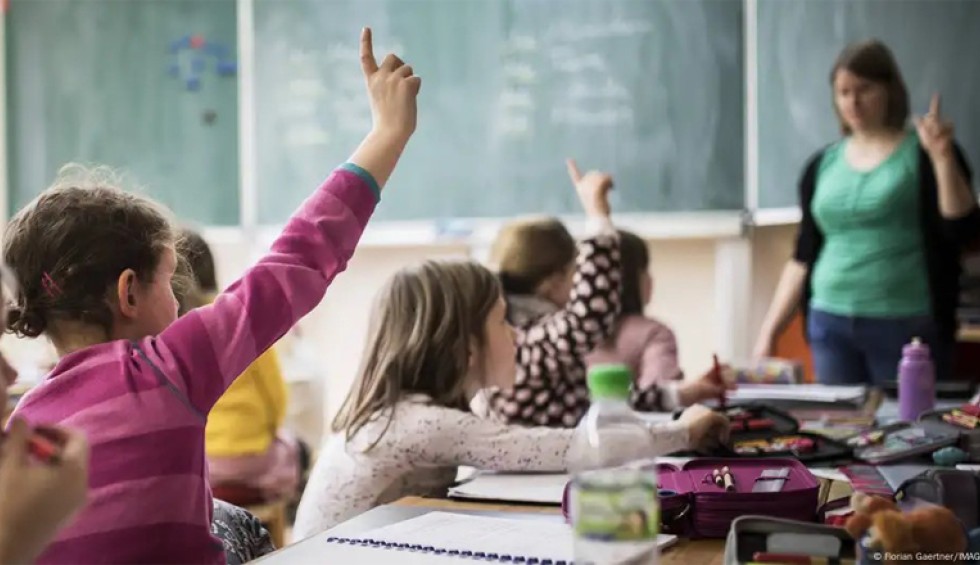 A generic square placeholder image with rounded corners in a figure.