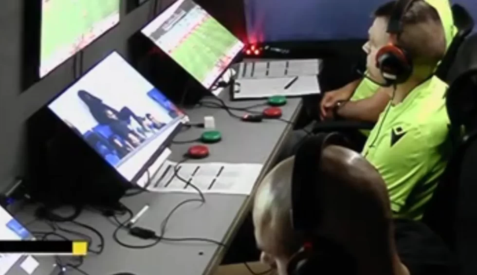 Νέοι κανονισμοί στο ποδόσφαιρο: Τι αλλάζει σε πέναλτι, οφσάιντ, VAR