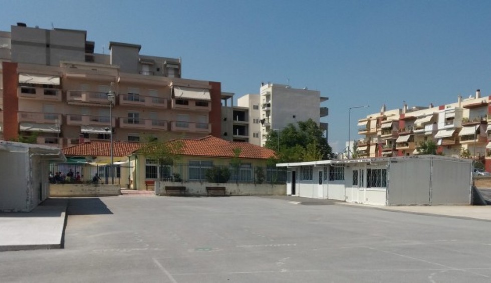 A generic square placeholder image with rounded corners in a figure.