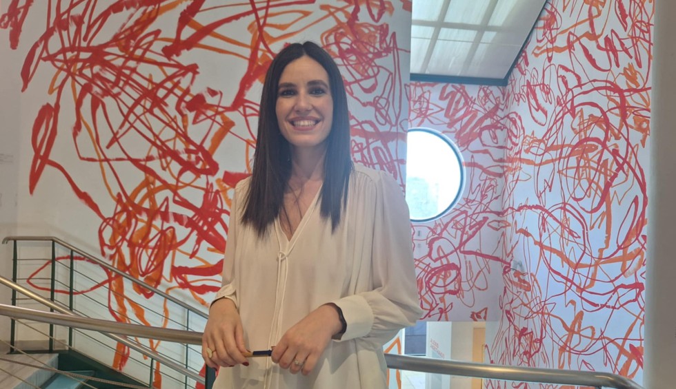 A generic square placeholder image with rounded corners in a figure.