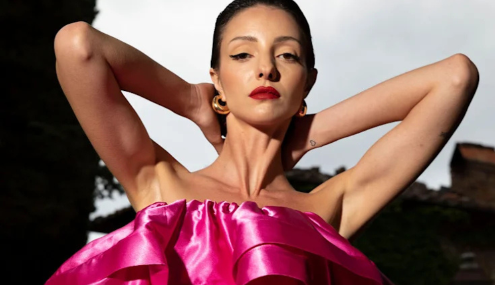 A generic square placeholder image with rounded corners in a figure.