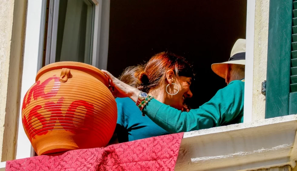 A generic square placeholder image with rounded corners in a figure.