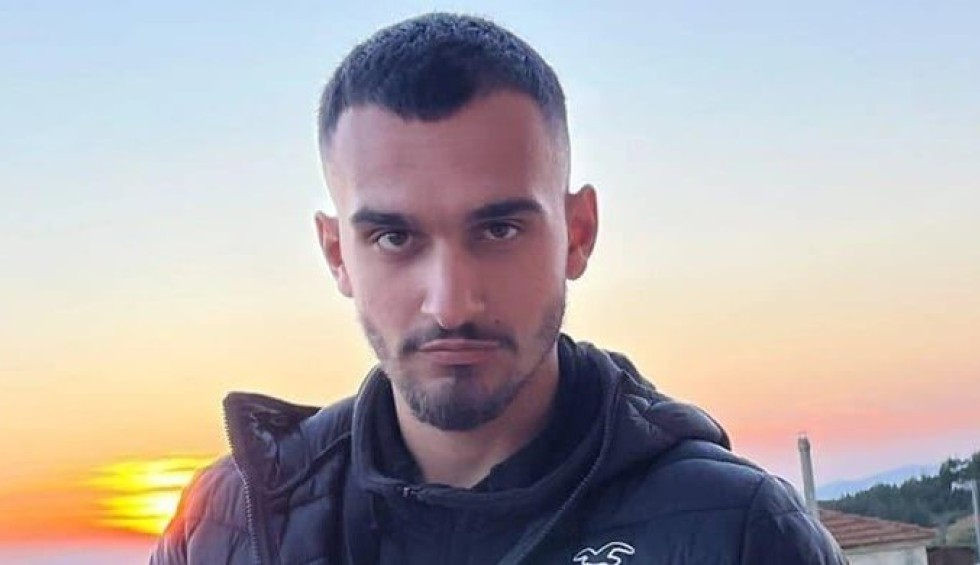 A generic square placeholder image with rounded corners in a figure.