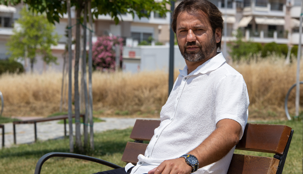 A generic square placeholder image with rounded corners in a figure.