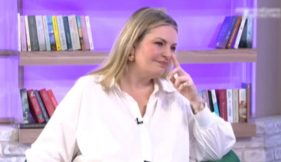 A generic square placeholder image with rounded corners in a figure.