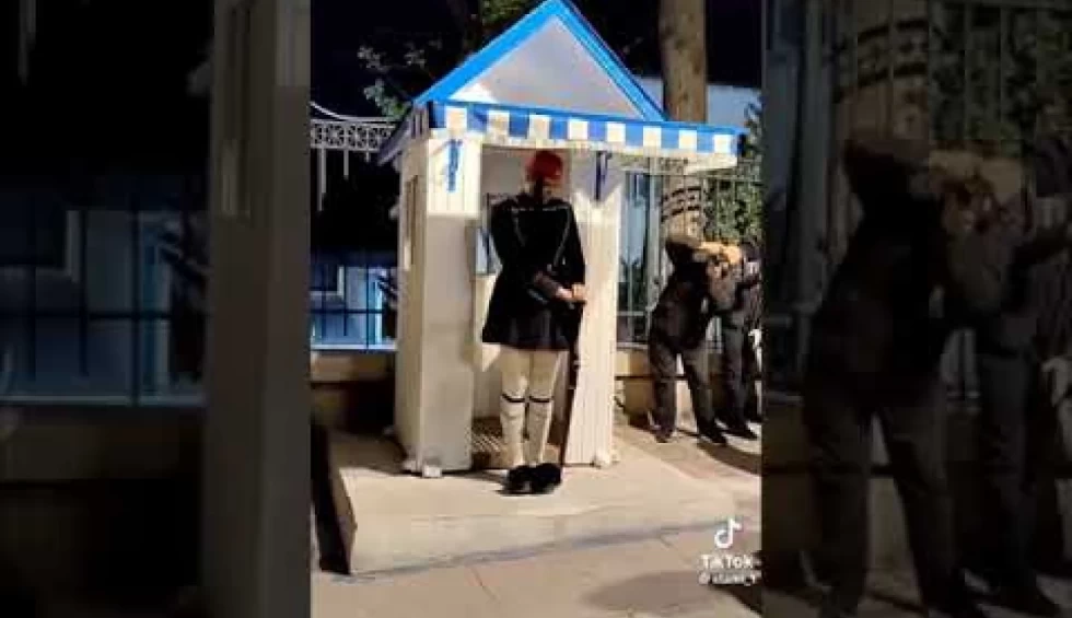 A generic square placeholder image with rounded corners in a figure.