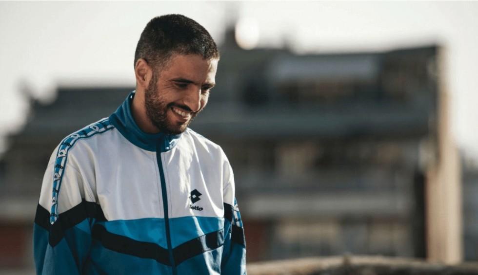 A generic square placeholder image with rounded corners in a figure.