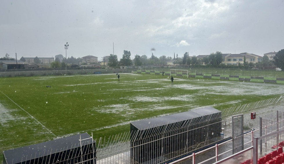 A generic square placeholder image with rounded corners in a figure.