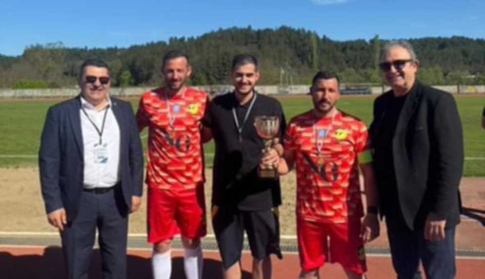 A generic square placeholder image with rounded corners in a figure.