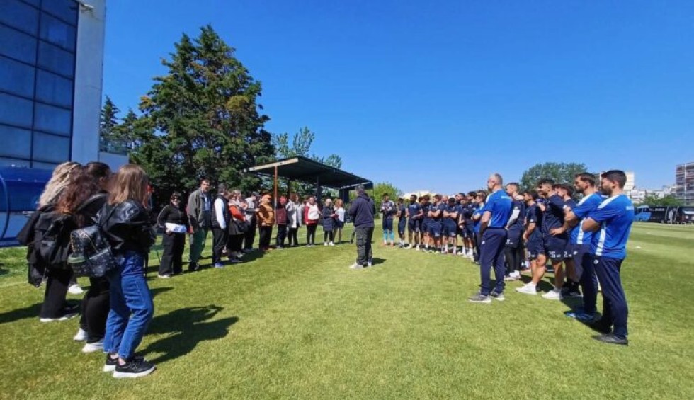 A generic square placeholder image with rounded corners in a figure.