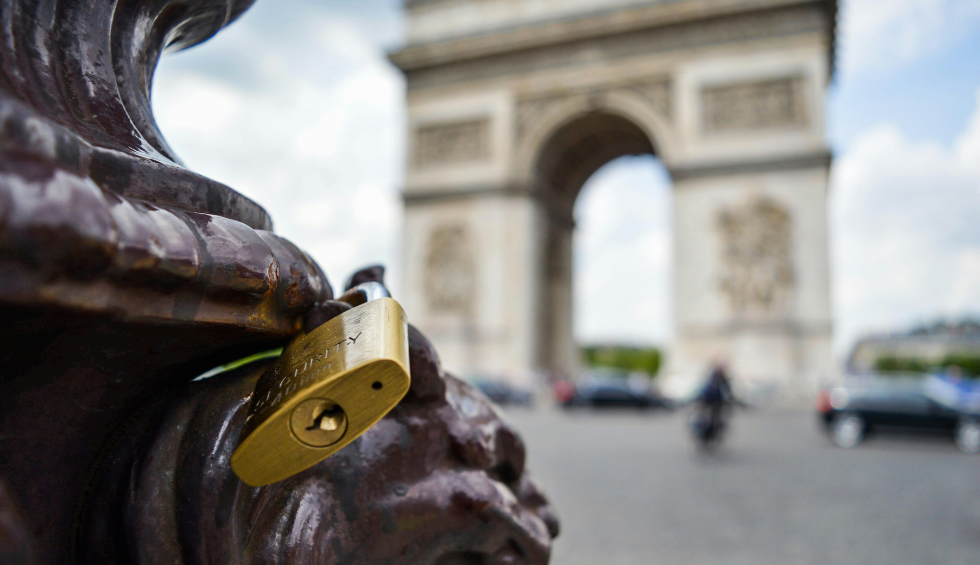 A generic square placeholder image with rounded corners in a figure.