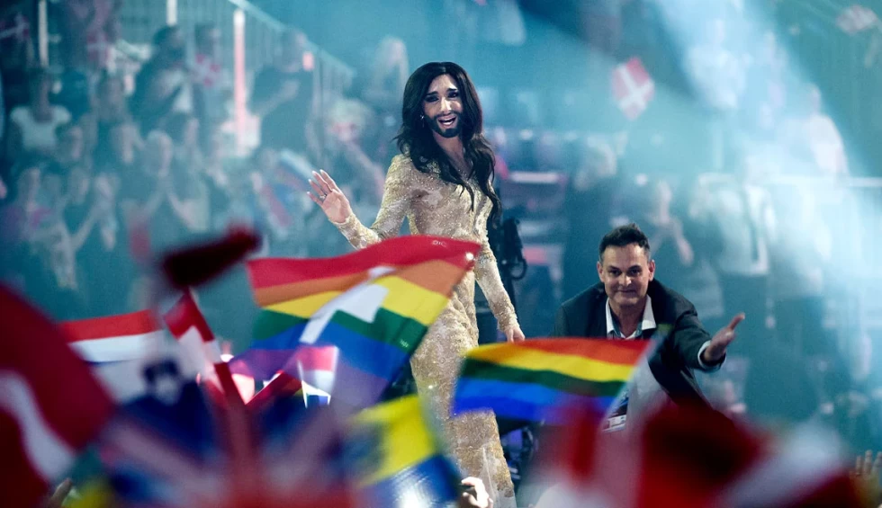 A generic square placeholder image with rounded corners in a figure.