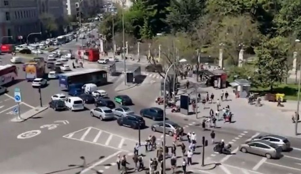 A generic square placeholder image with rounded corners in a figure.