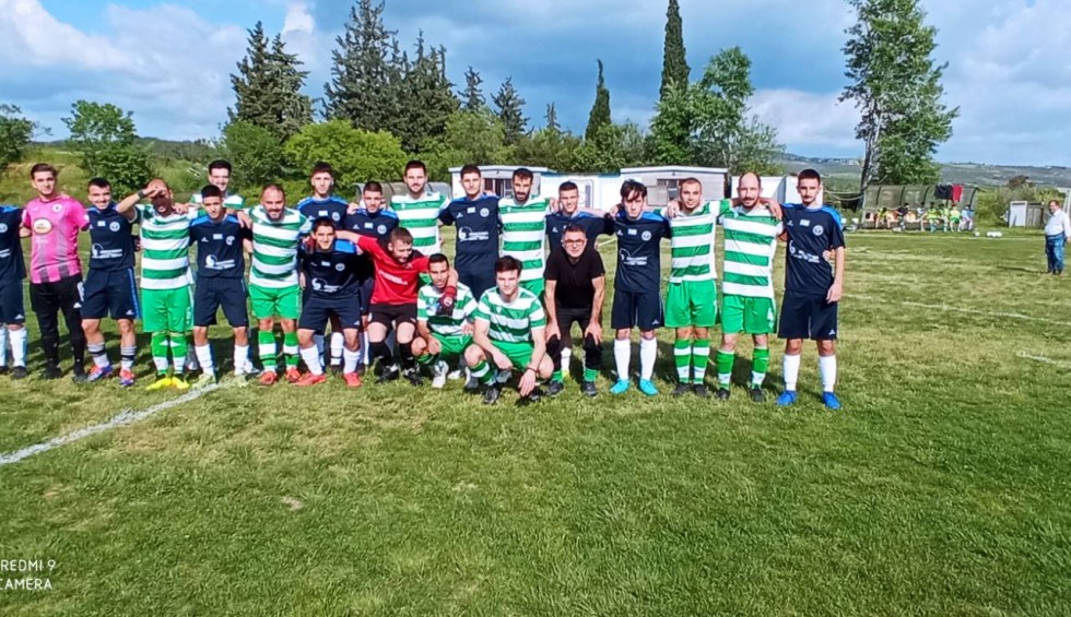 A generic square placeholder image with rounded corners in a figure.