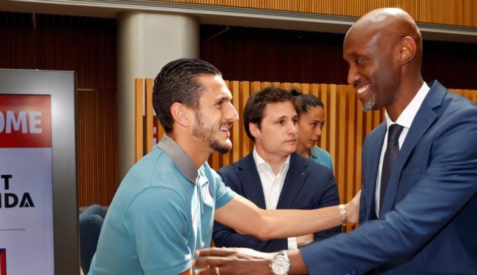 A generic square placeholder image with rounded corners in a figure.