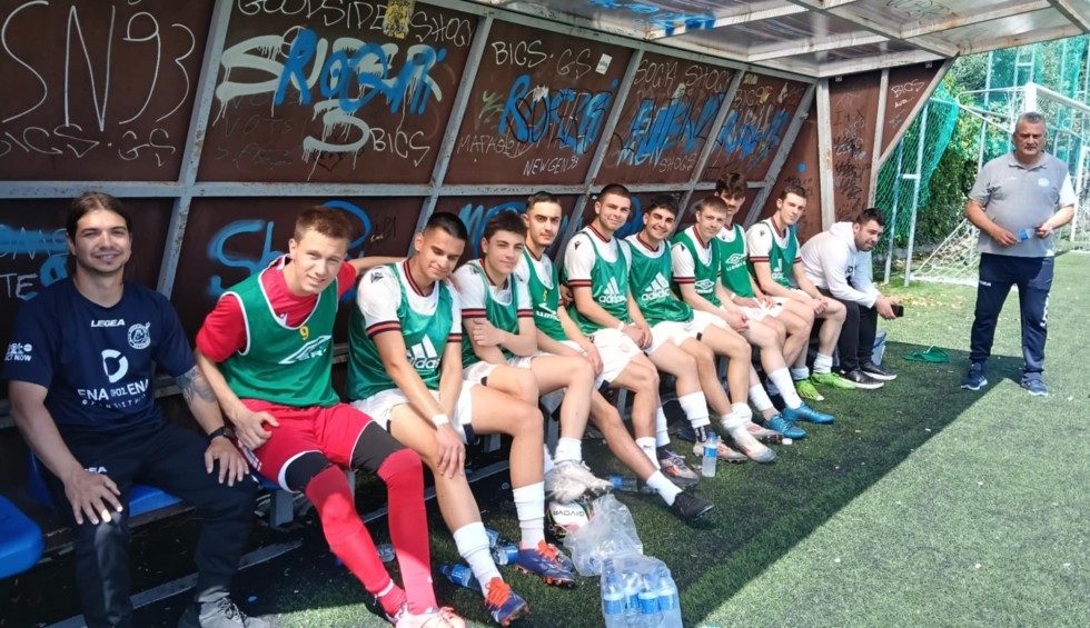 A generic square placeholder image with rounded corners in a figure.