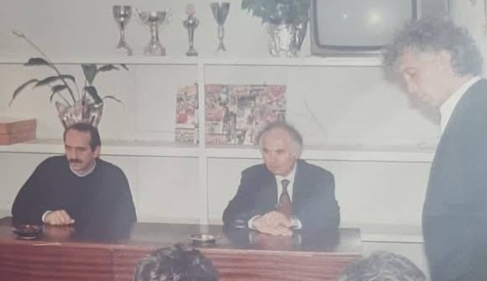 A generic square placeholder image with rounded corners in a figure.