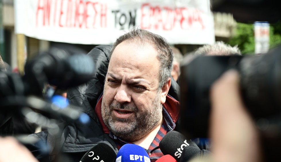 A generic square placeholder image with rounded corners in a figure.