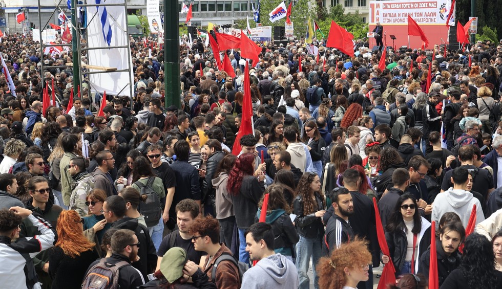 A generic square placeholder image with rounded corners in a figure.