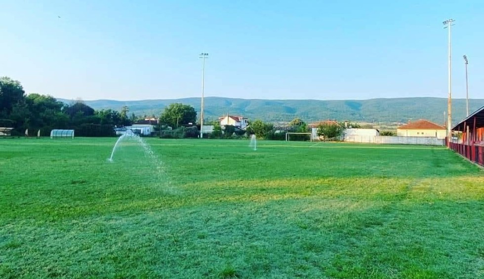 A generic square placeholder image with rounded corners in a figure.