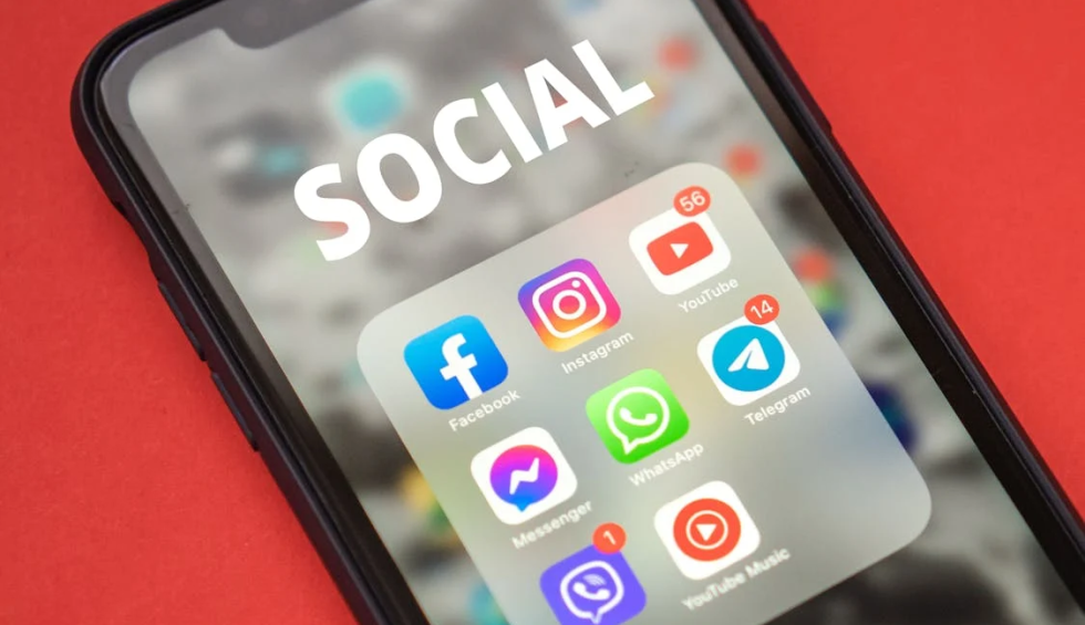 A generic square placeholder image with rounded corners in a figure.