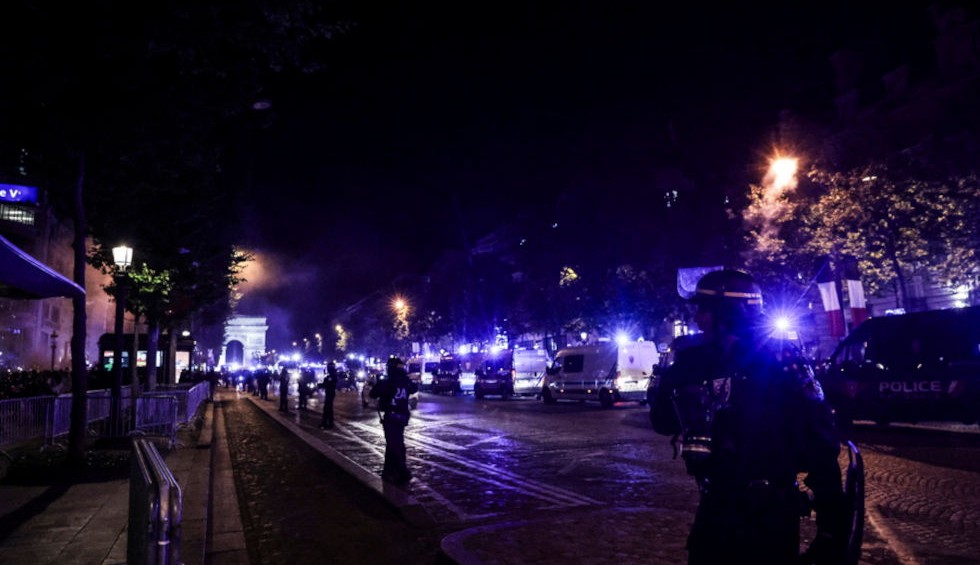 A generic square placeholder image with rounded corners in a figure.