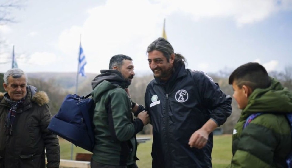 A generic square placeholder image with rounded corners in a figure.