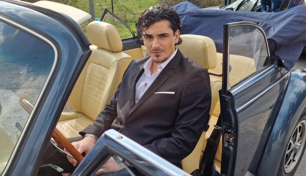 A generic square placeholder image with rounded corners in a figure.