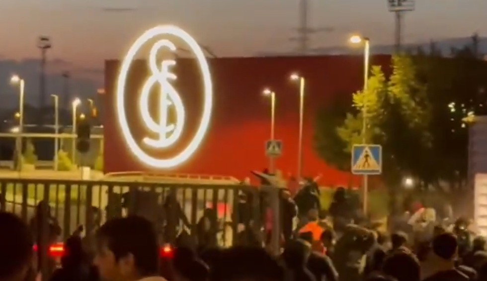 A generic square placeholder image with rounded corners in a figure.