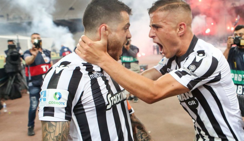 A generic square placeholder image with rounded corners in a figure.