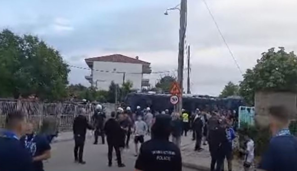 A generic square placeholder image with rounded corners in a figure.