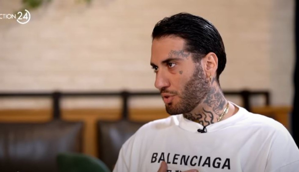 A generic square placeholder image with rounded corners in a figure.