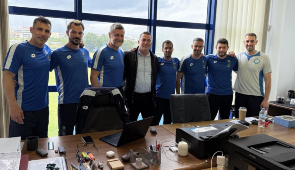 A generic square placeholder image with rounded corners in a figure.