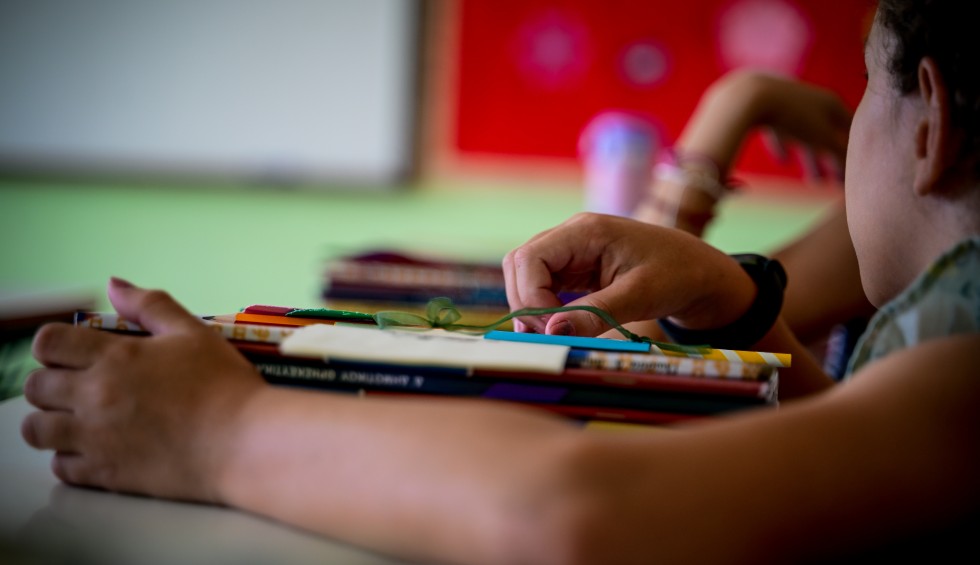 A generic square placeholder image with rounded corners in a figure.