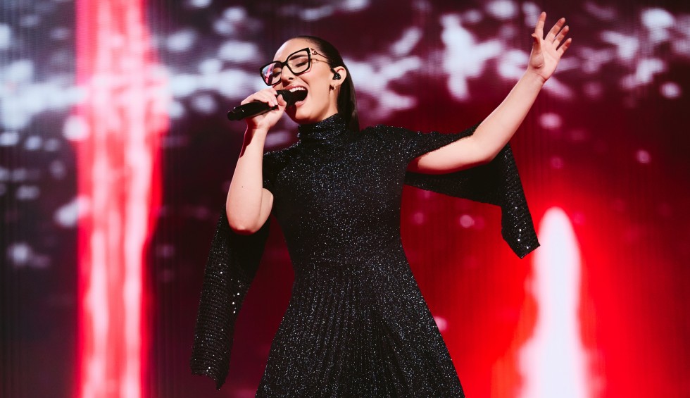 A generic square placeholder image with rounded corners in a figure.