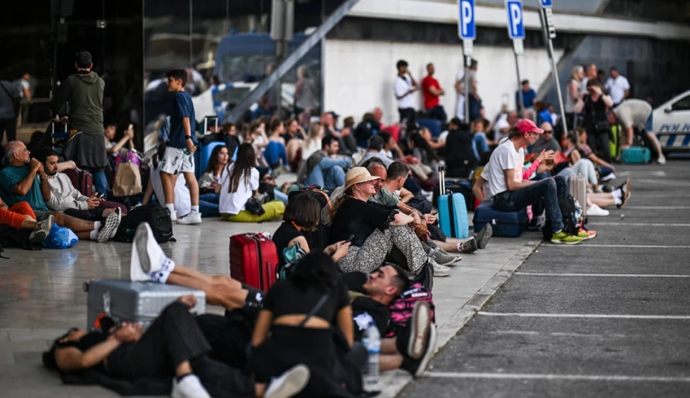 A generic square placeholder image with rounded corners in a figure.