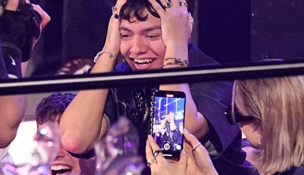 A generic square placeholder image with rounded corners in a figure.