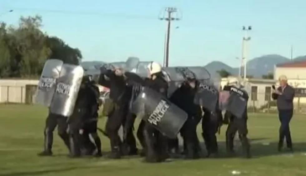 A generic square placeholder image with rounded corners in a figure.