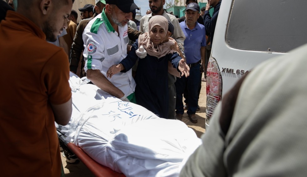 A generic square placeholder image with rounded corners in a figure.