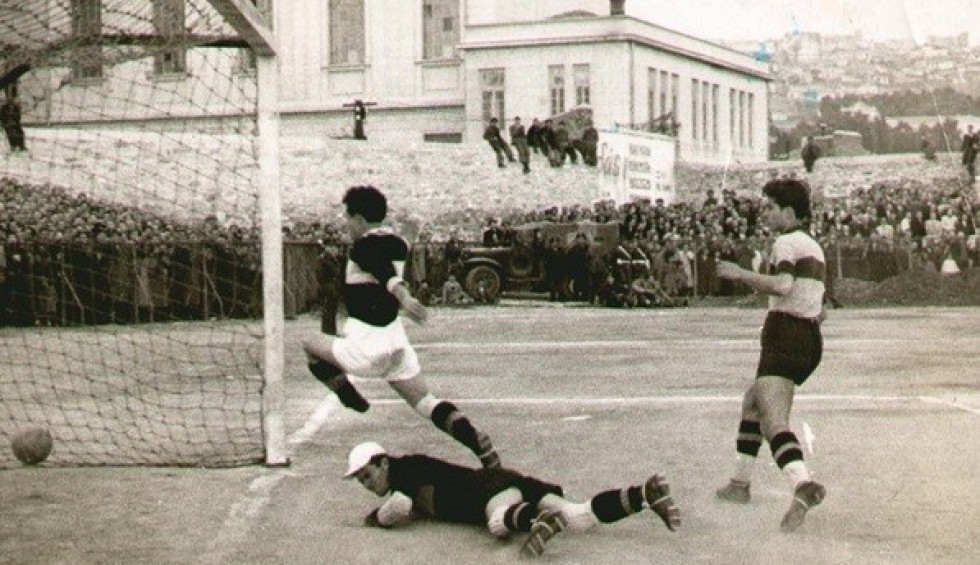 A generic square placeholder image with rounded corners in a figure.